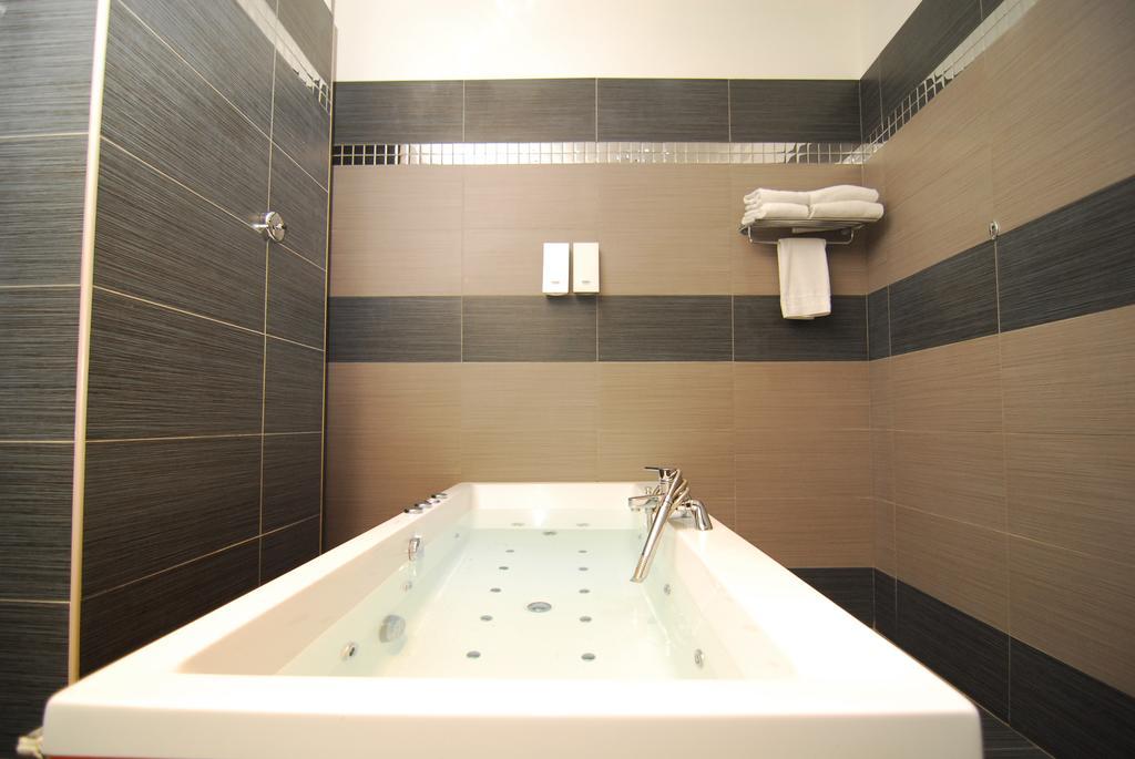 Music Hotel Марсилия Екстериор снимка