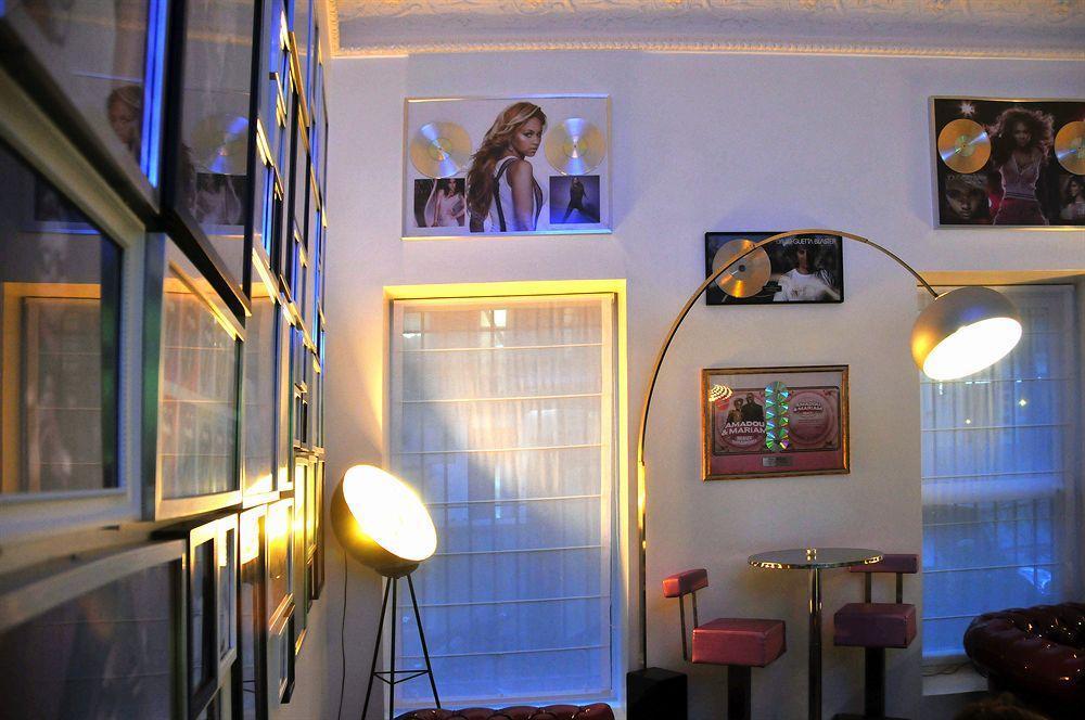 Music Hotel Марсилия Екстериор снимка